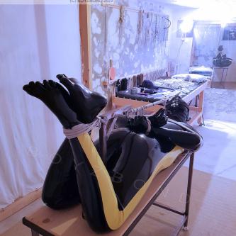 Oh ! it's a shame ! You can't see you on the mirror !